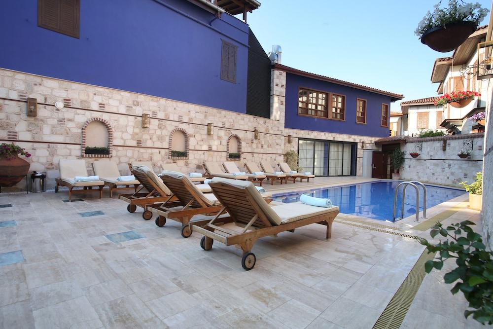 Bright Flat With Cute Balcony Petunya