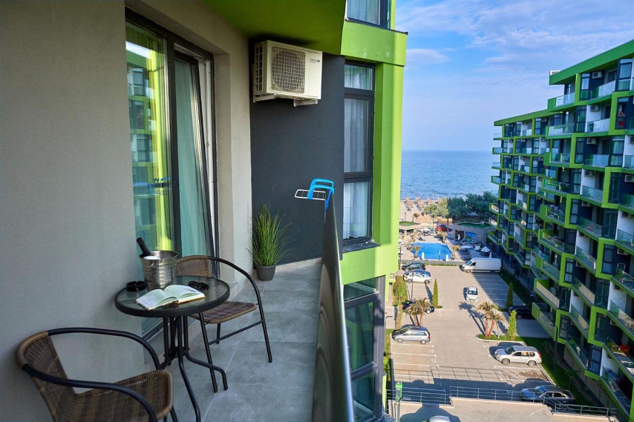 Vibe Apartment Spa N Pools Beach Resort