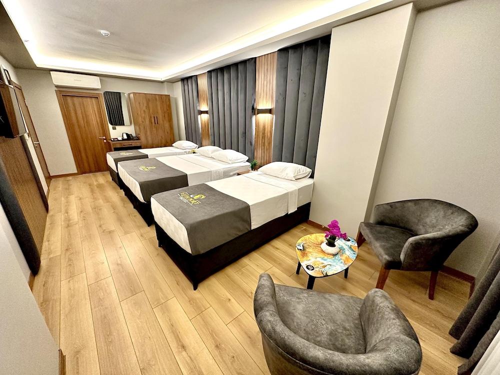 Elite Port Hotel