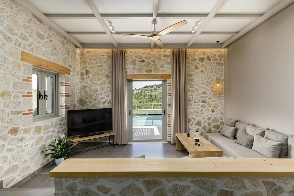 Armonia Ii Villa In Paxi