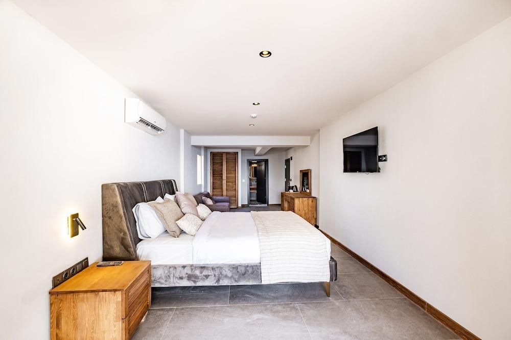 Isolina Hotel