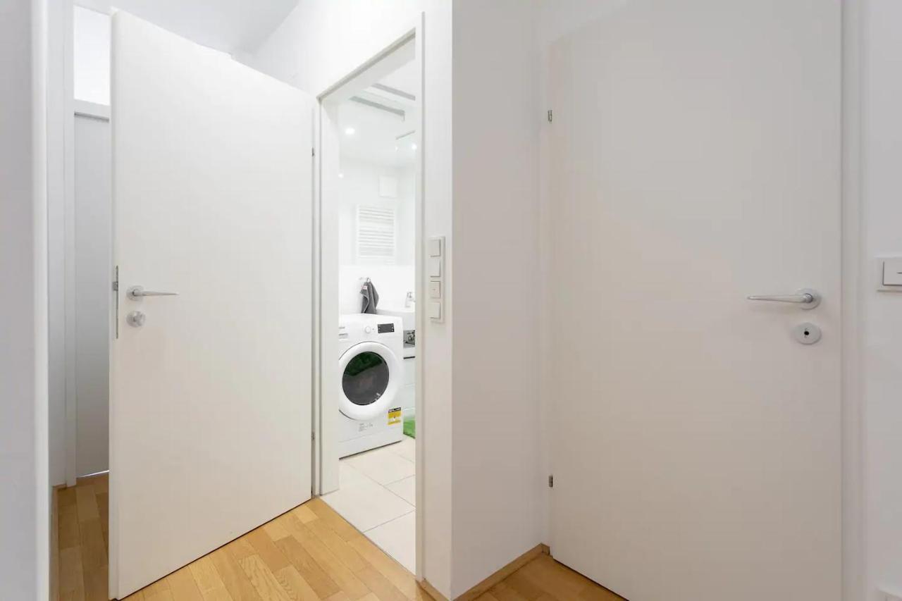 Private Room Connected To Metro Station & Next To City Center