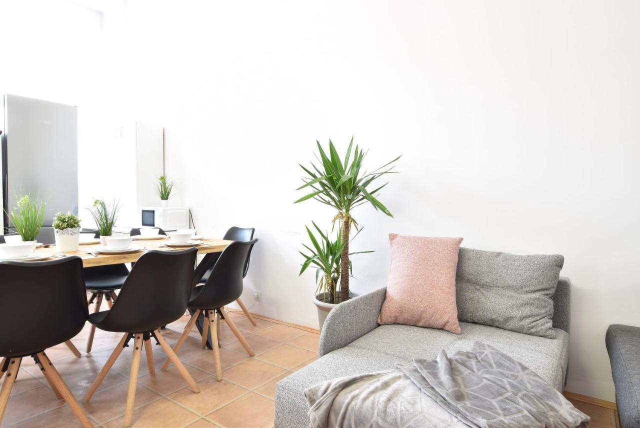 Riesiges Zentrales Apartment Mit Parkplatz
