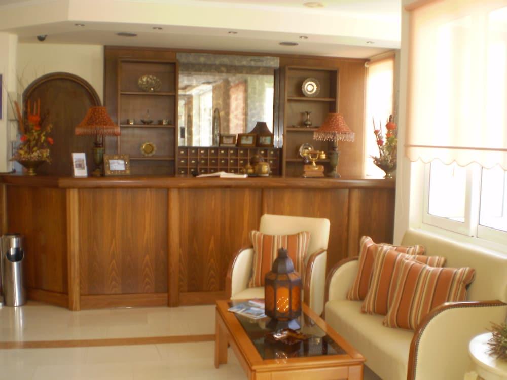 Damia Hotel & Apartments