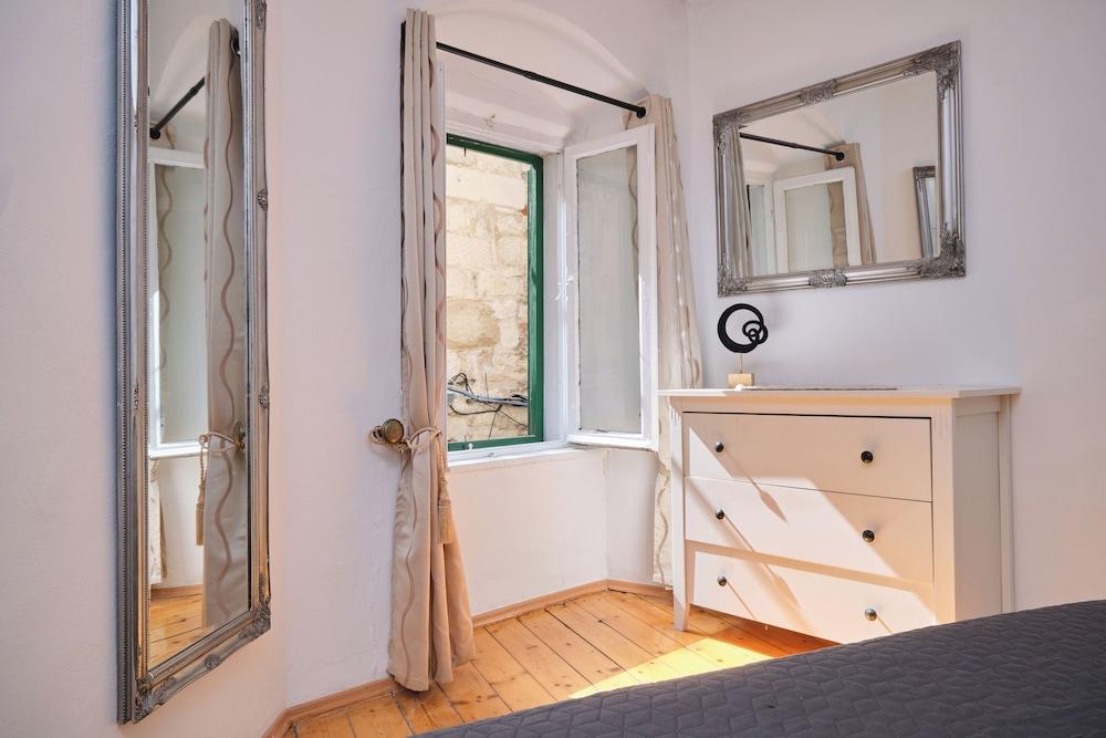 Apartment Galeriana Palace by Litto