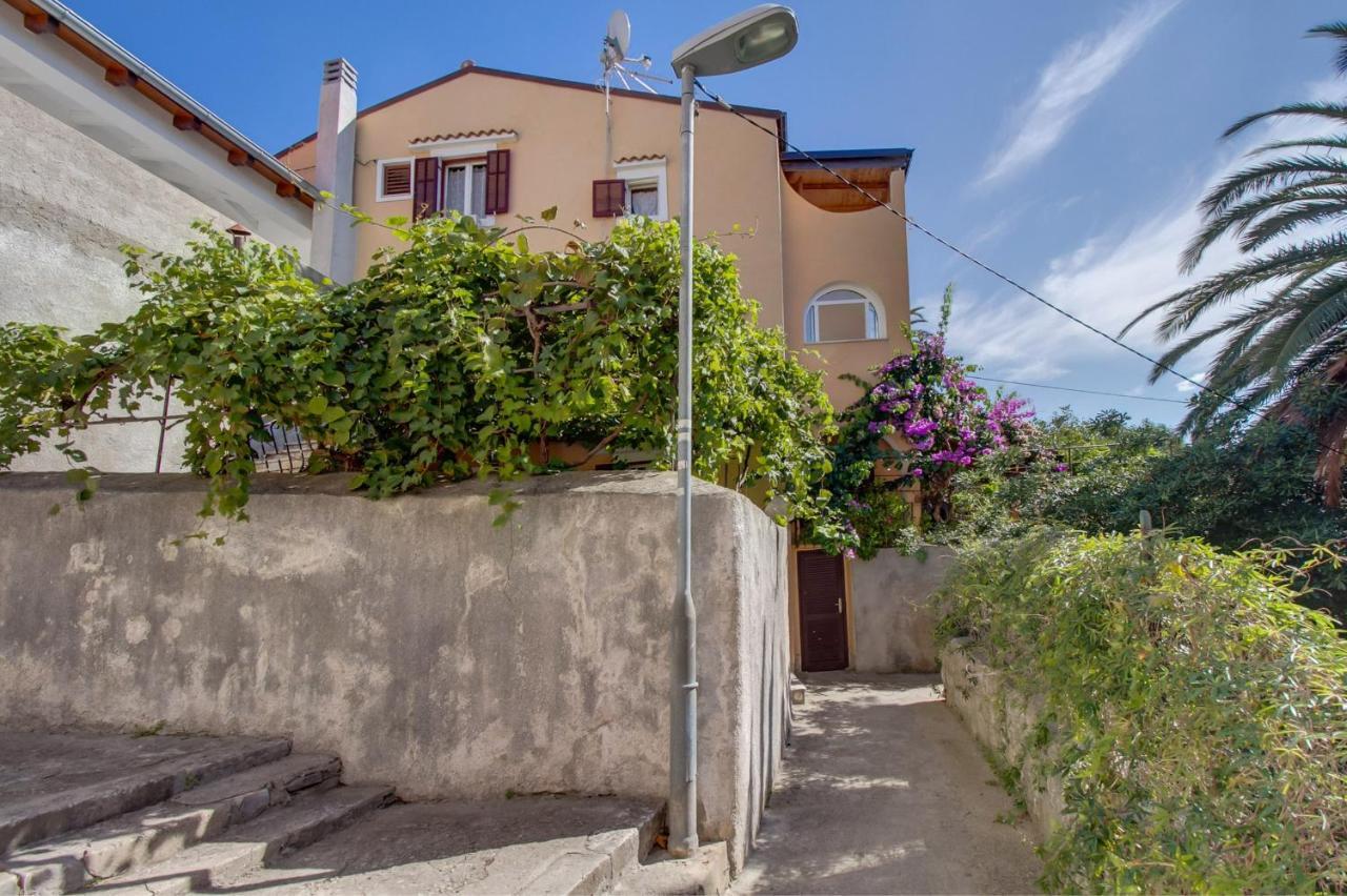 Apartments With A Parking Space Mali Losinj