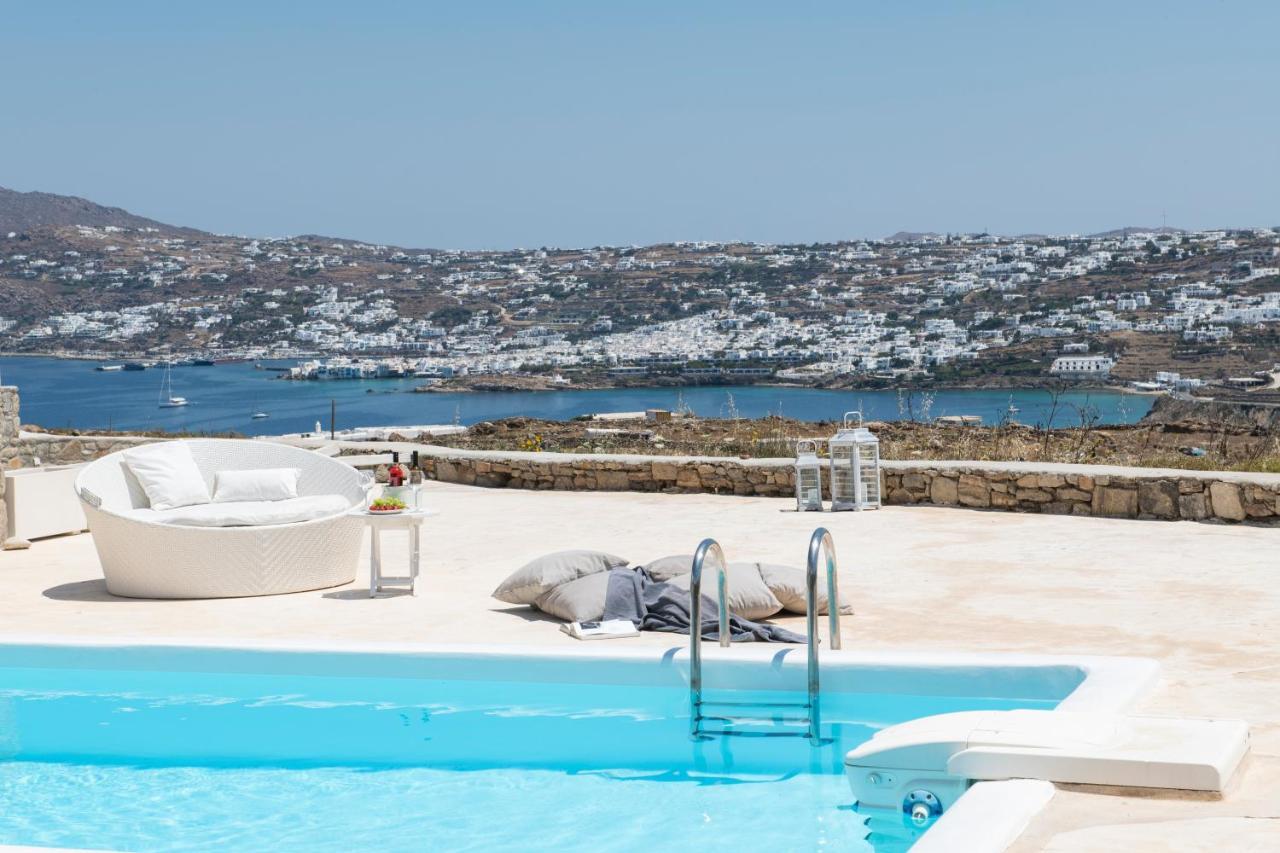 Mykonos Actor's Villa. 3 Bedrooms, Private Pool.