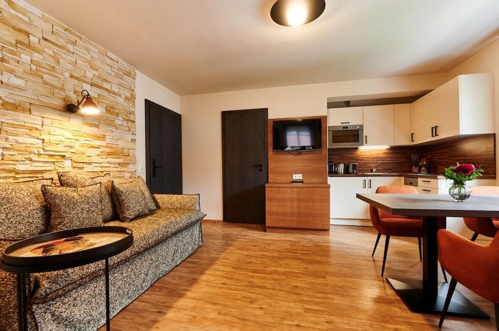 Evi Apartments Louise