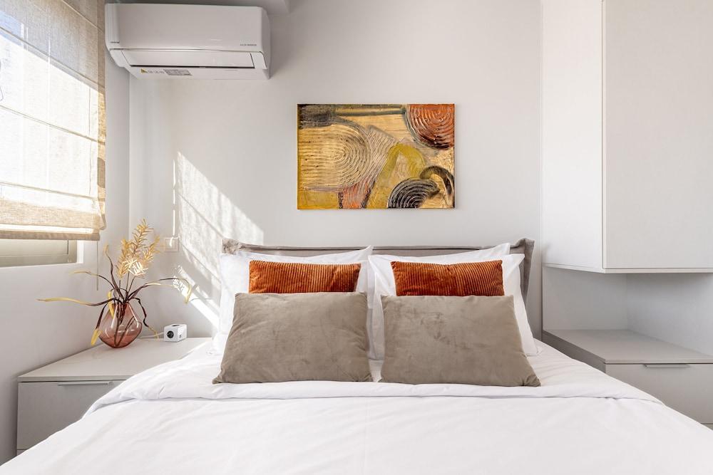 Phaedrus Living: Luxury Penthouse Potamianou