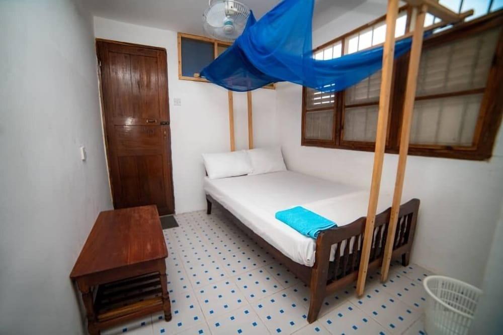 Flamingo Guest House Znz