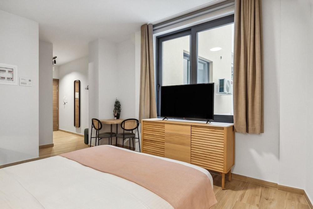 Limehome Athens Solonos