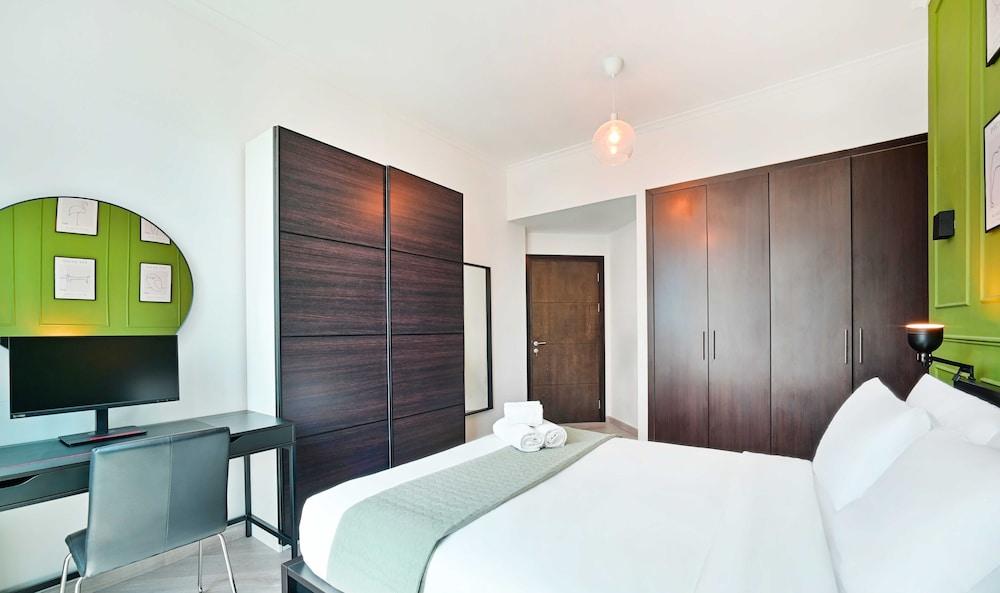Lux The Dubai Marina View Suite