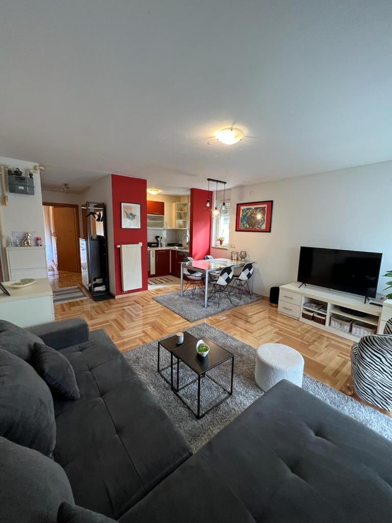 Apartman West Private Parking Place