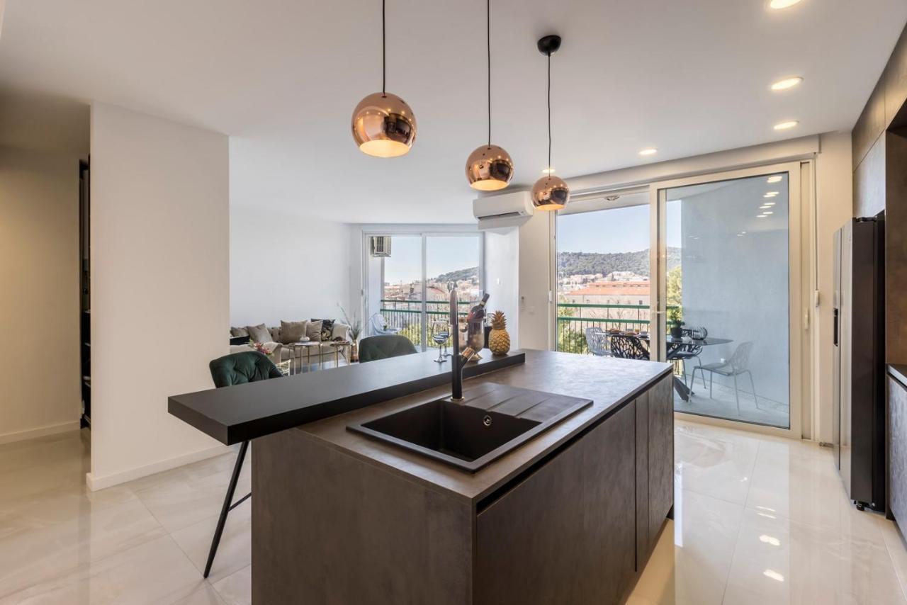 Carmen Luxury 2-bedroom Apartment Downtown