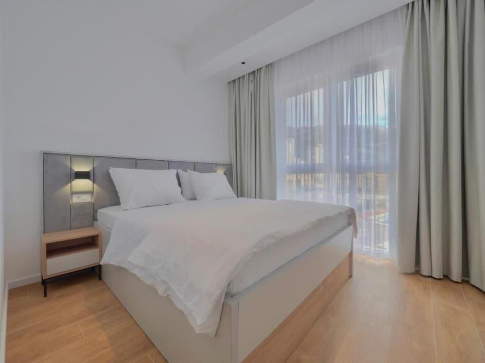 Two Bedroom Apartment With Sea View Jake