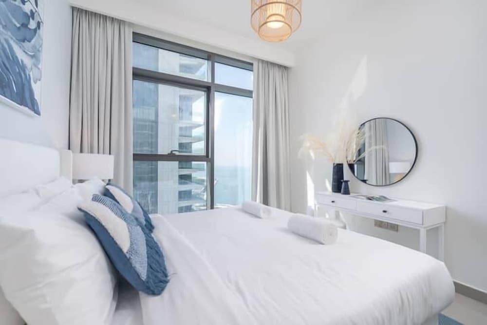 Beachfront Palm Views & Private Beach, Dubai