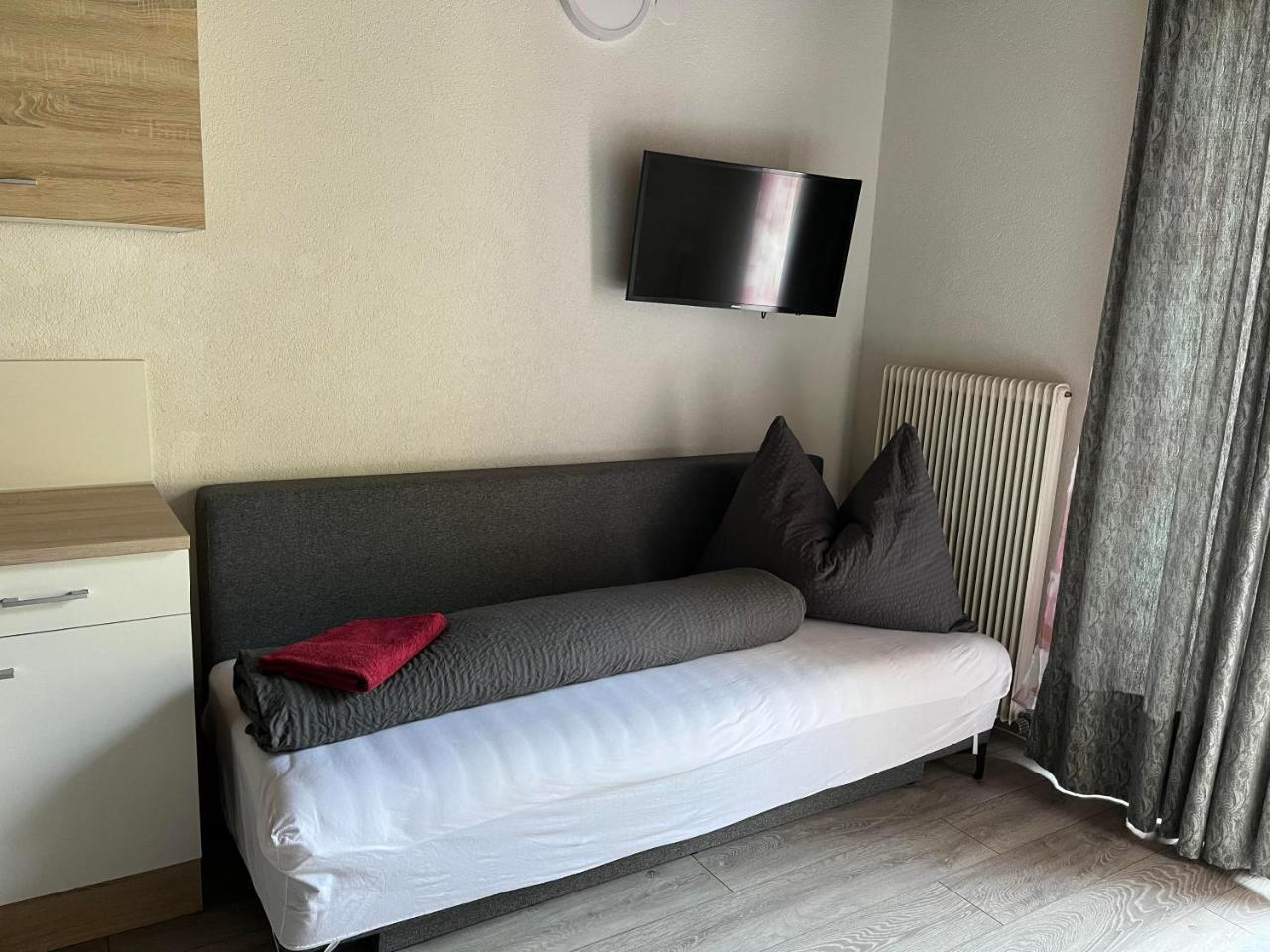 Pension Steiner, 6143 Matrei Am Brenner, Brennerstr 18b!check-in Between 15 - 21 O'clock!! No Breakf
