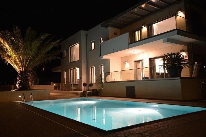 Villa Valsavia-apartment Monsena With Pool & Spa