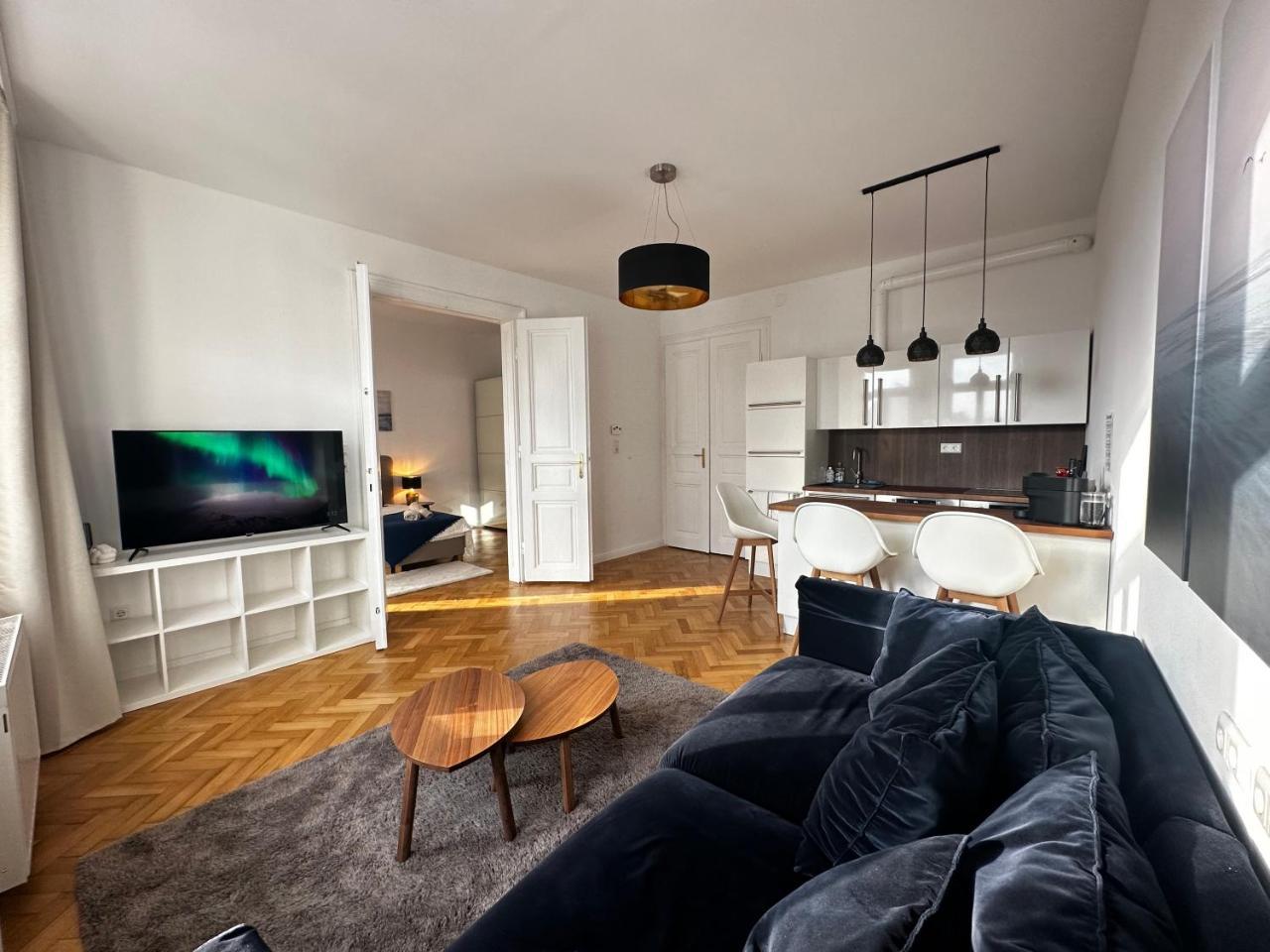 Luxury 3 Bedroom Apartment Near Schonbrunn Palace