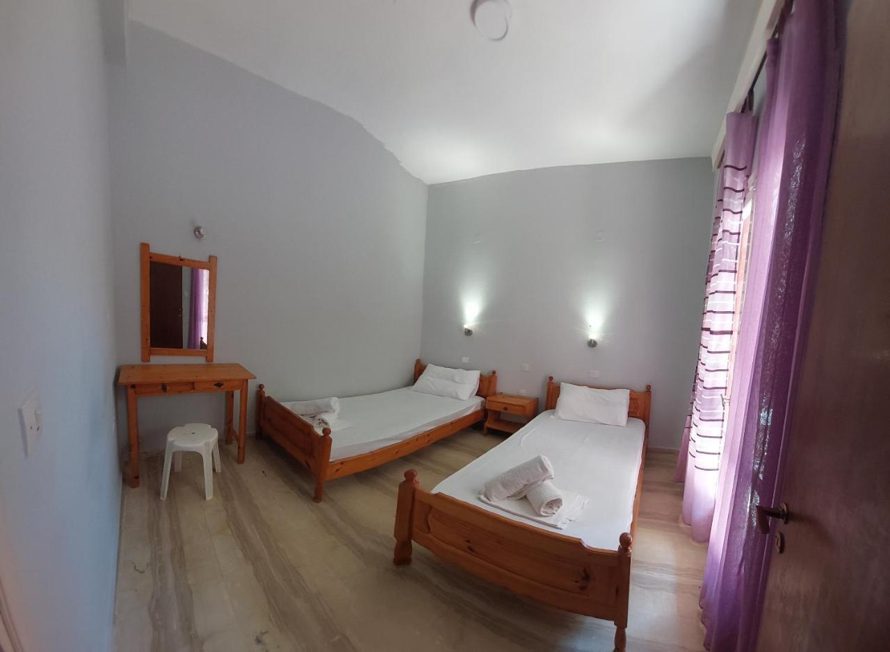 Dora's Apartments