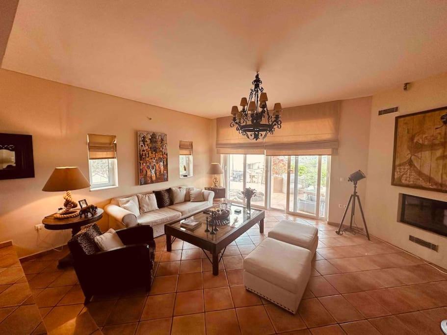 Escape Villa In Anavissos