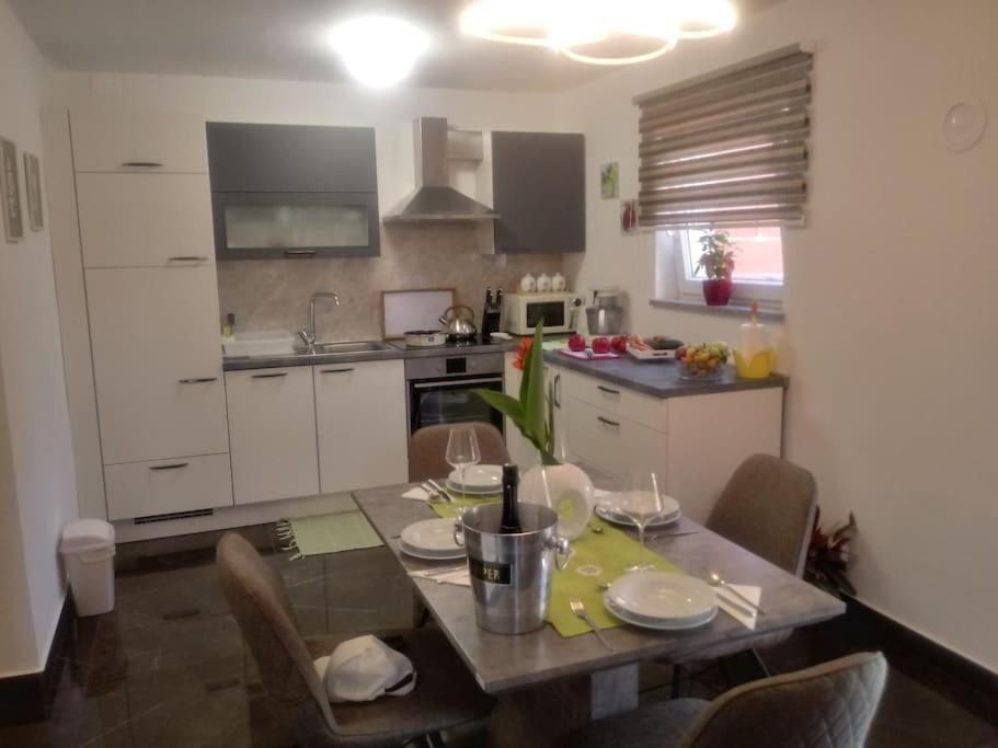 Apartma Nada, Tu Boste V Centru Poletnega Utripa