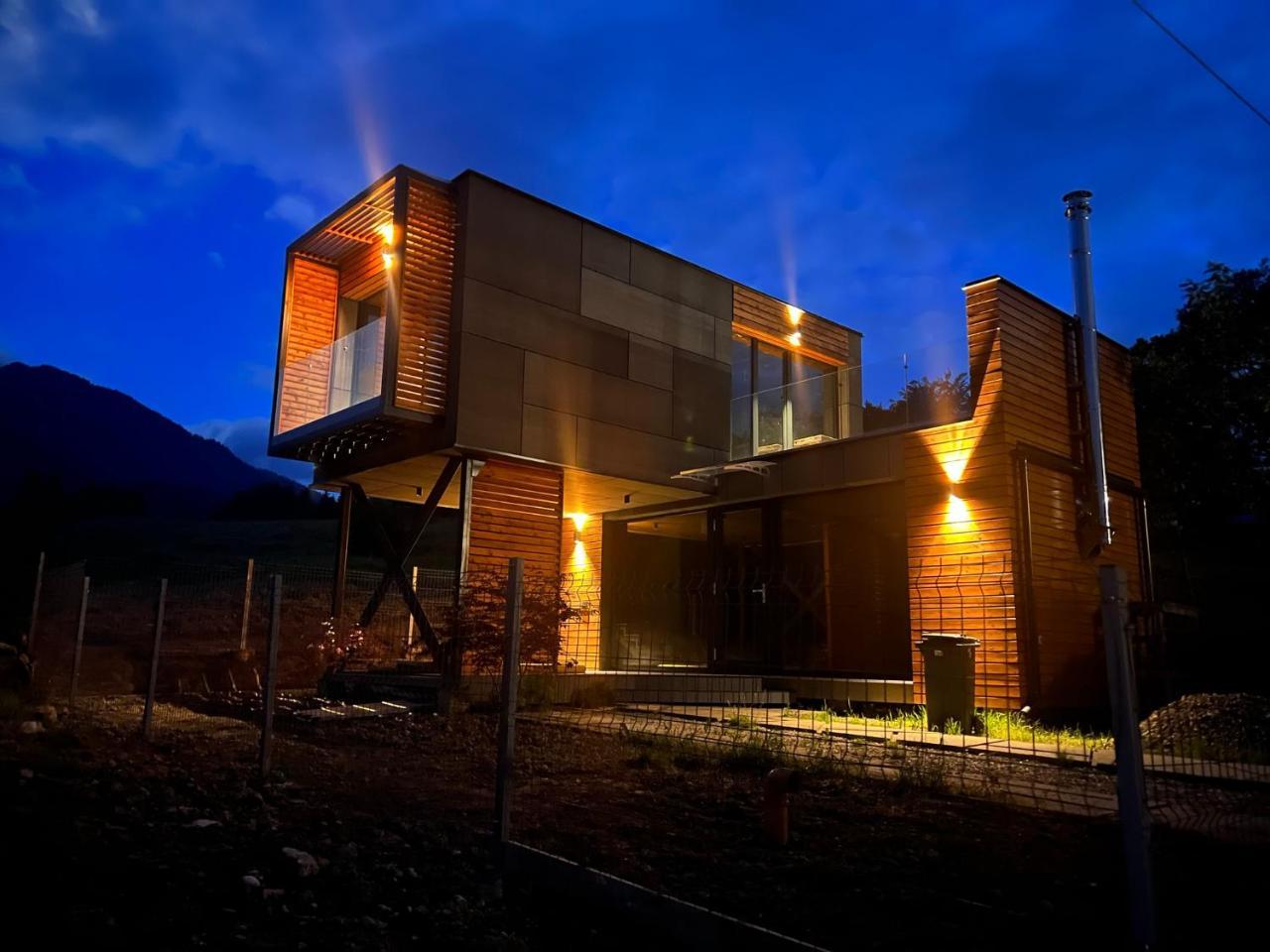 The Kube by The Mountain