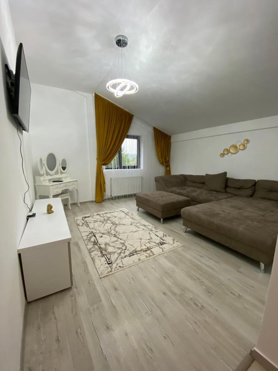 Mr & Mrs Aparthotel