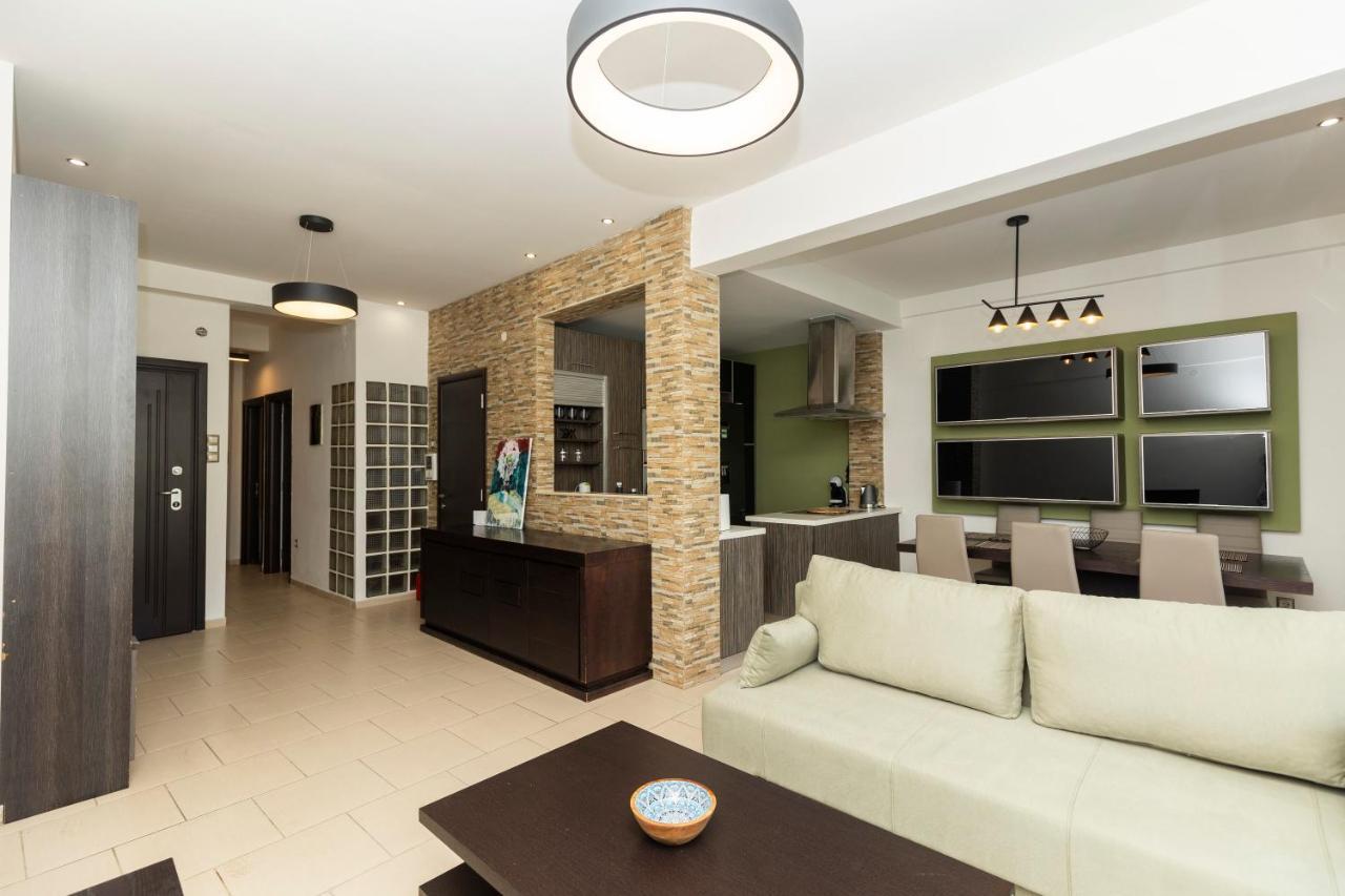 Delmare Kram Vee Apartment