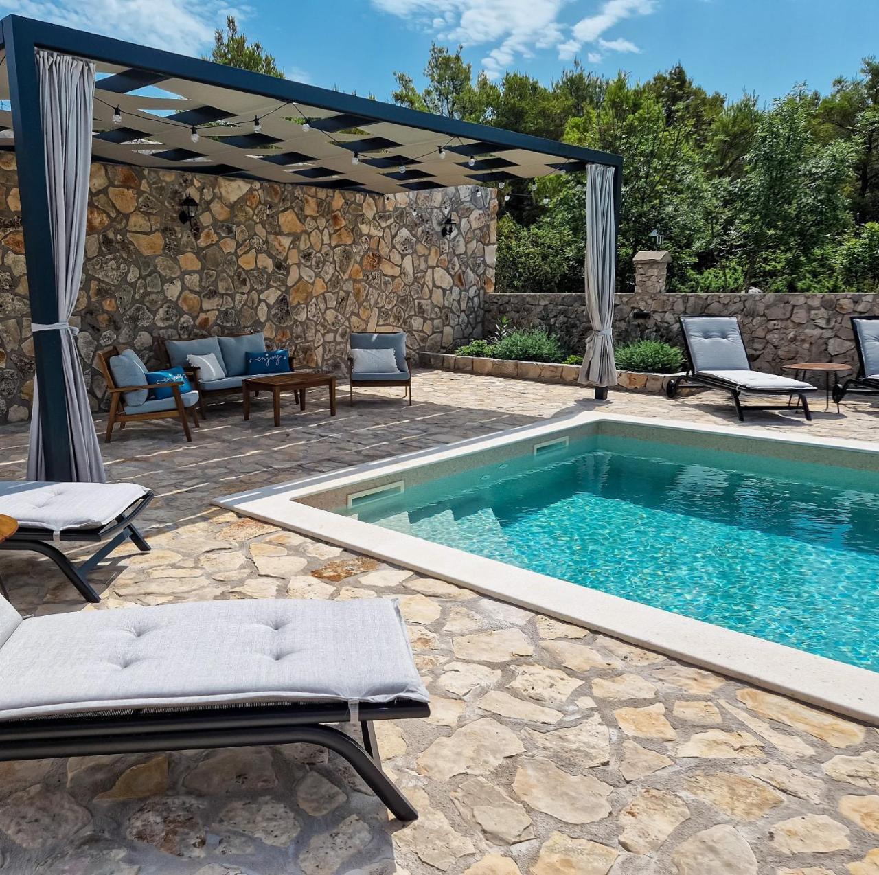 Villa Faraway