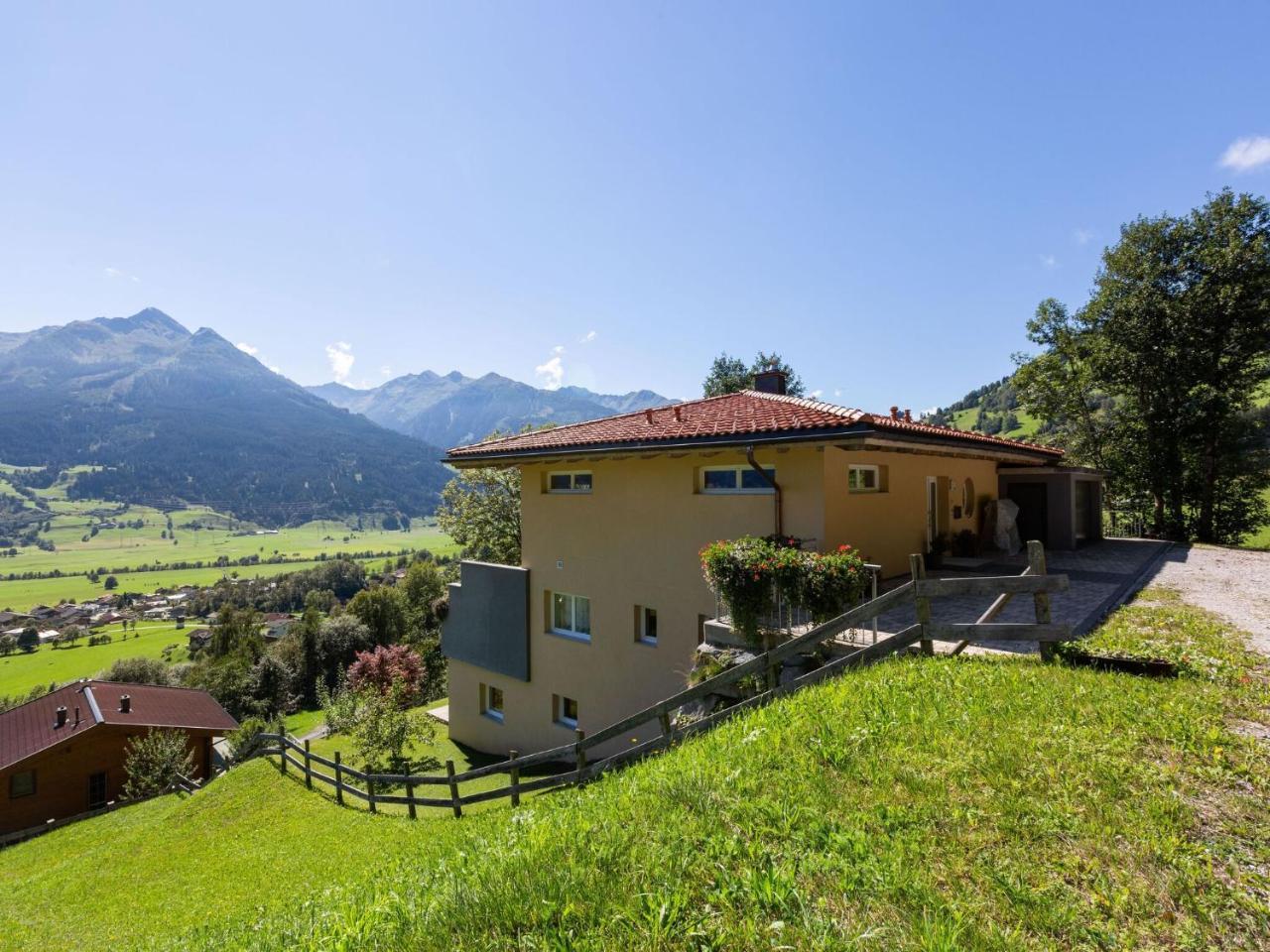 Bright Flat With Stunning Views Near Ski Area