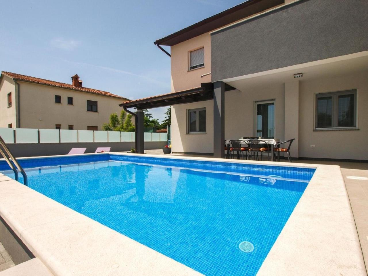 Wohnung Mit Grill, Pool Und Terrasse