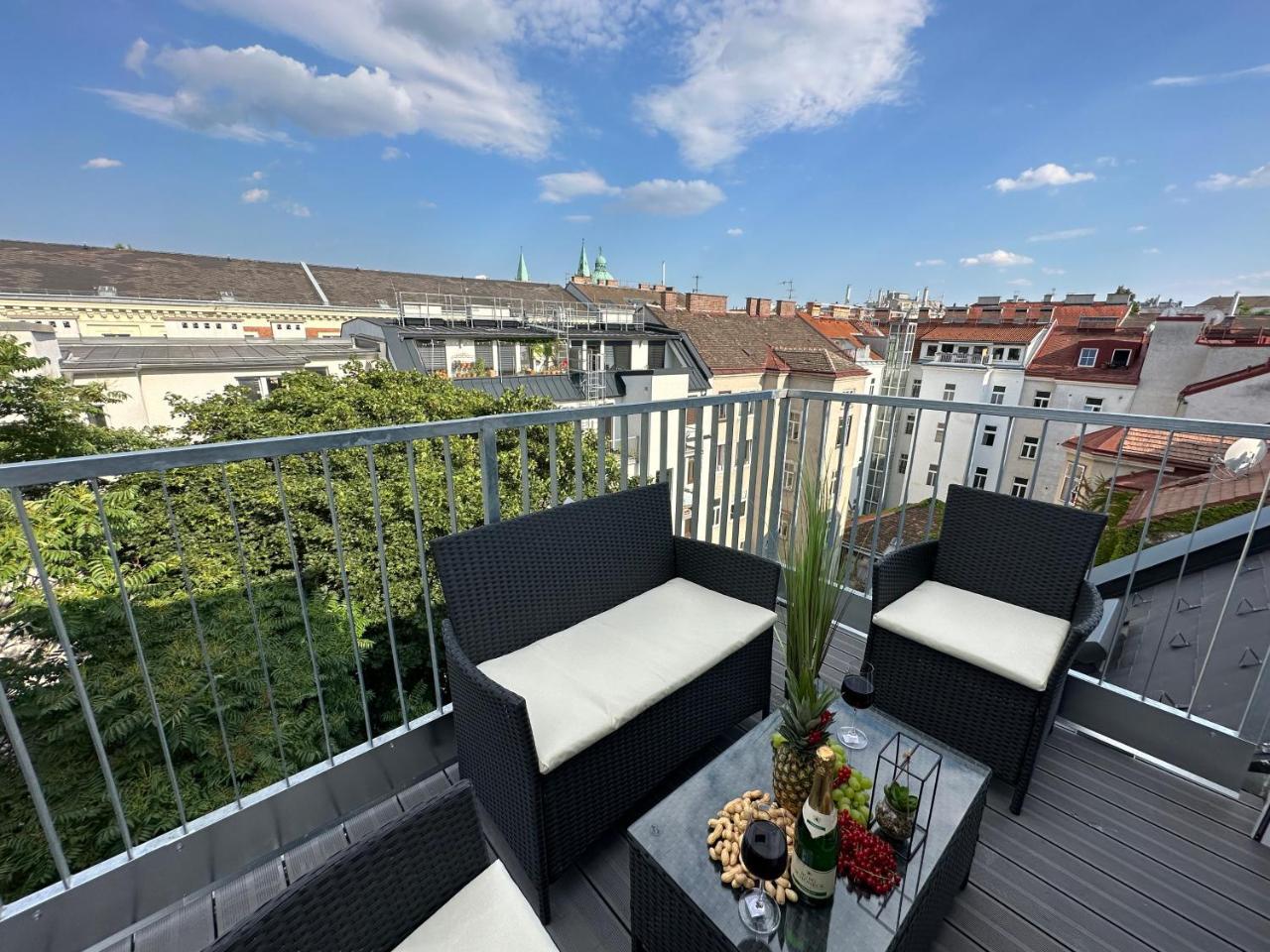 Contemporary Apartment With Stunning Views 20