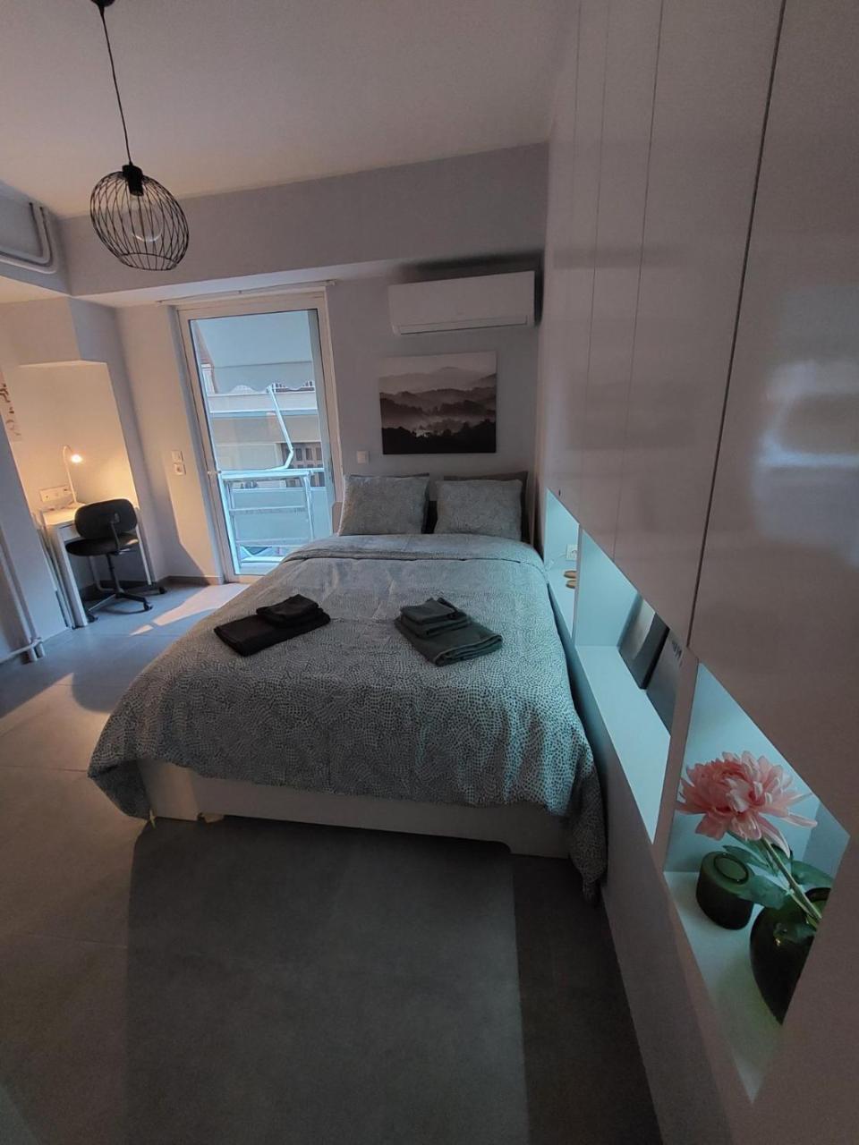 Leo Athens Apartment