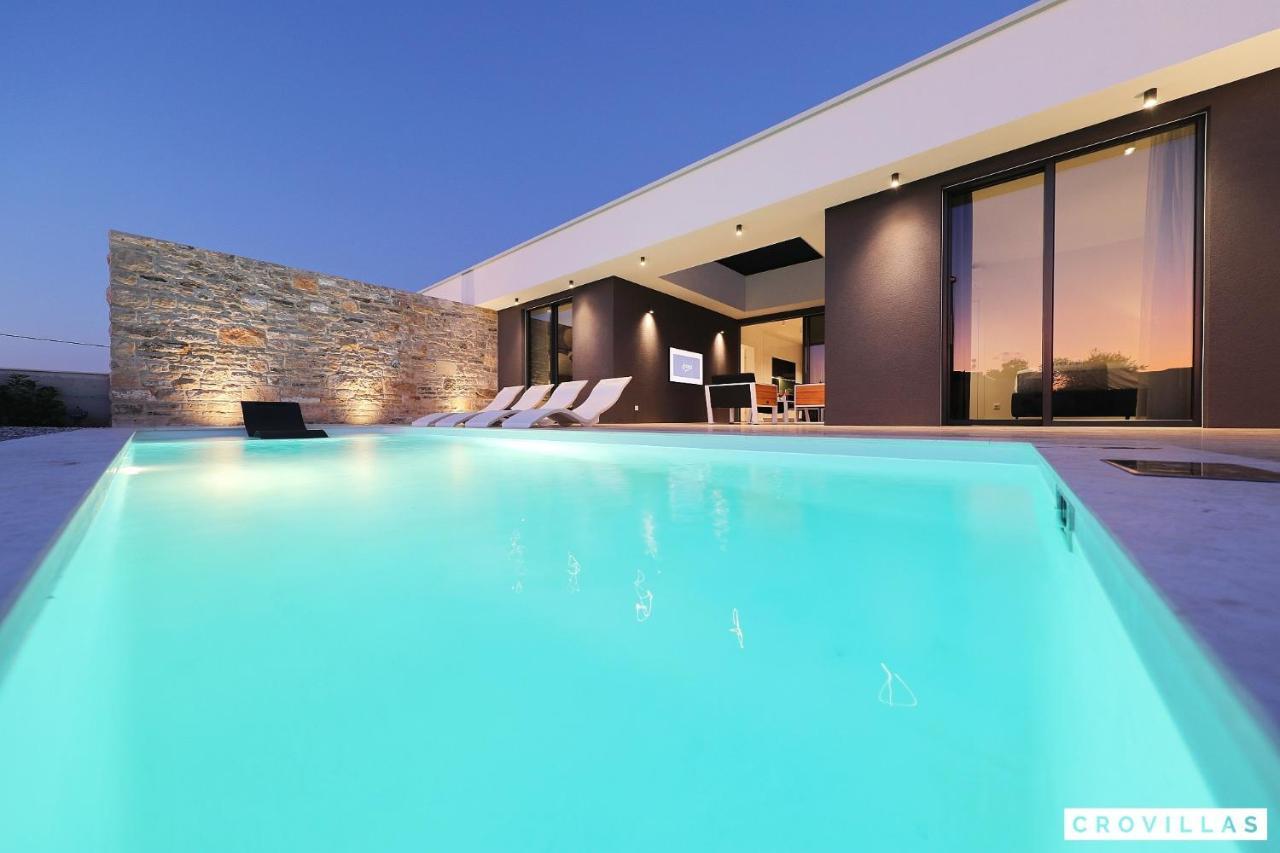 Beautiful Villa In Kraj, Pasman Island With Outdoor Swimming Pool, Wifi & 3 Bedrooms