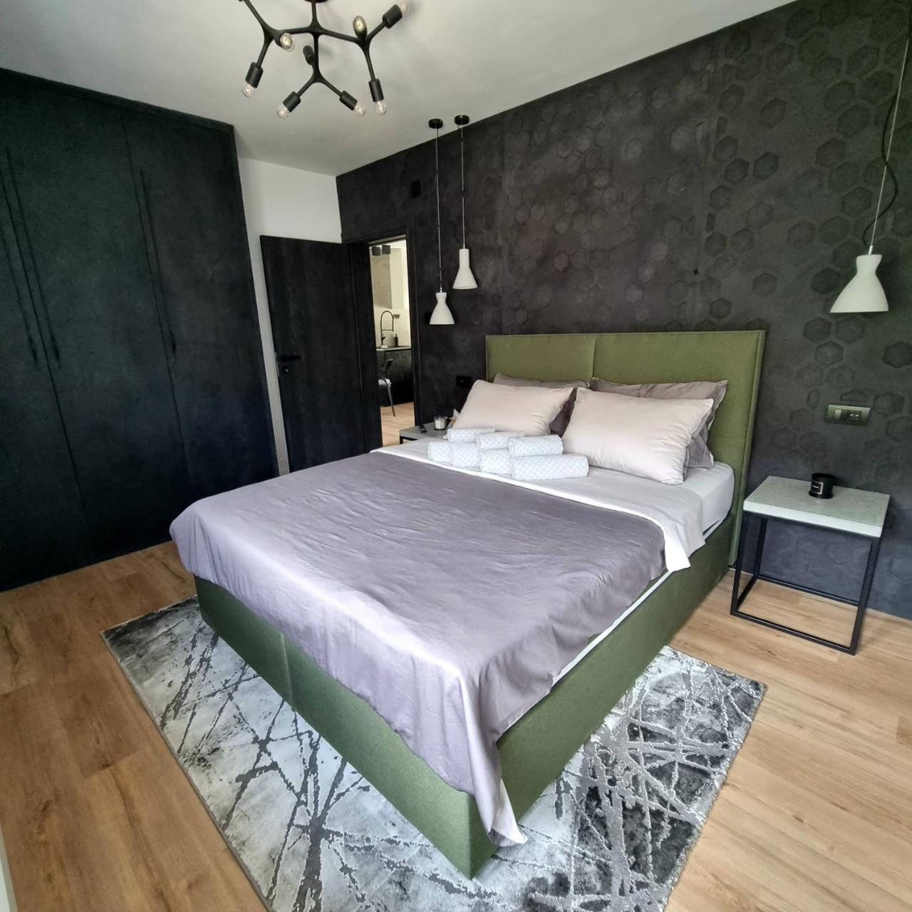 Apartment Black