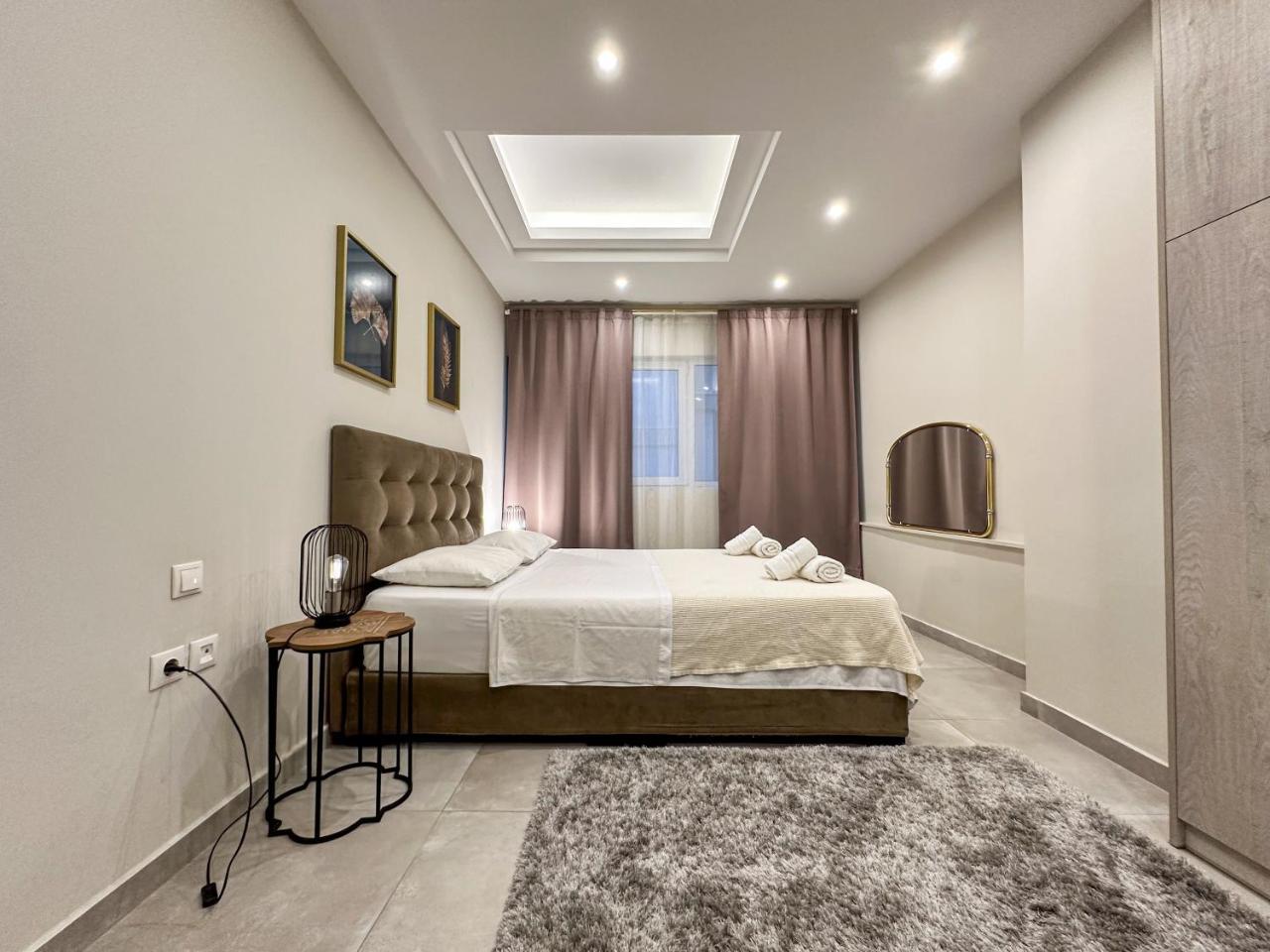 Contemporary & Spacious Renovated Apartment, Dt Syntagma, /touristic Area