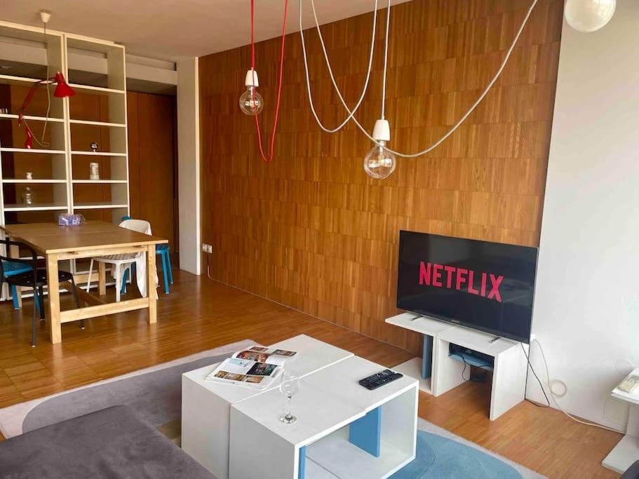 City Center 1bdr Suite With Garage & Balcony
