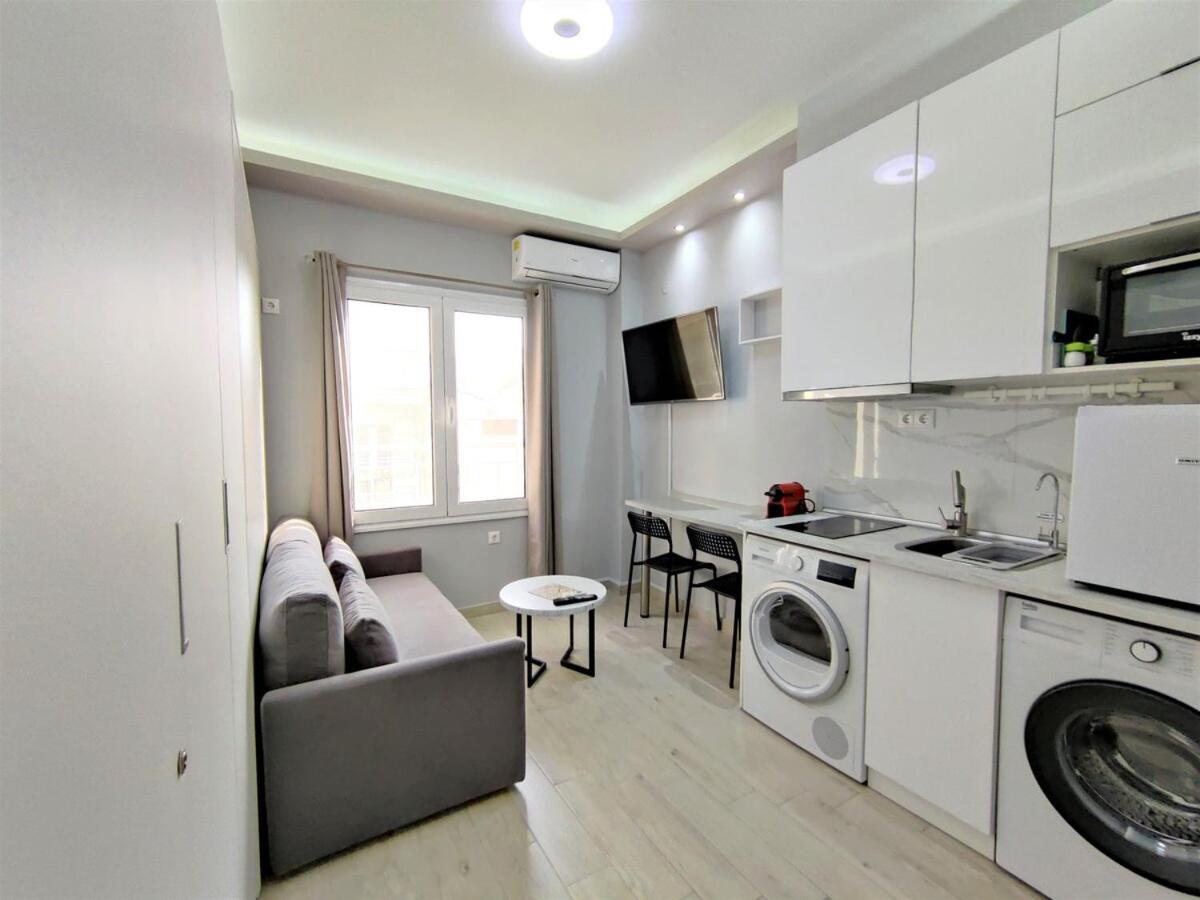 Pretty Petitie Fully Equipped City Center Studio