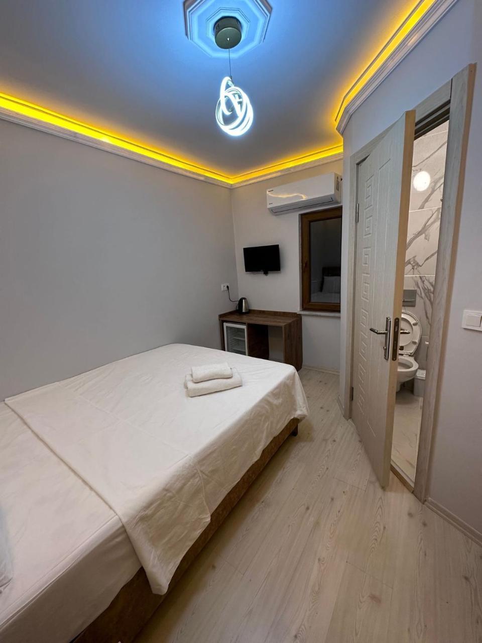 Pilot Hotel 2