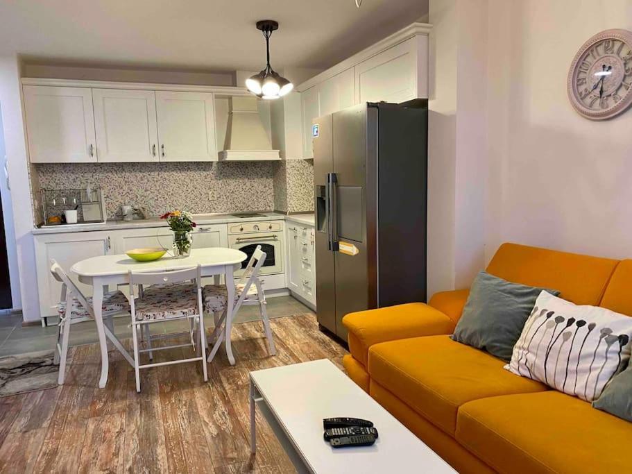 Stylish Magenta Apartment Terrace & Free Parking