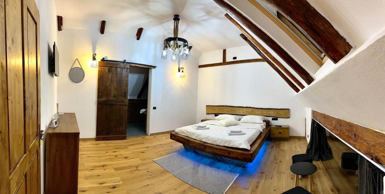 Casa de Lemn Arpasu de Jos