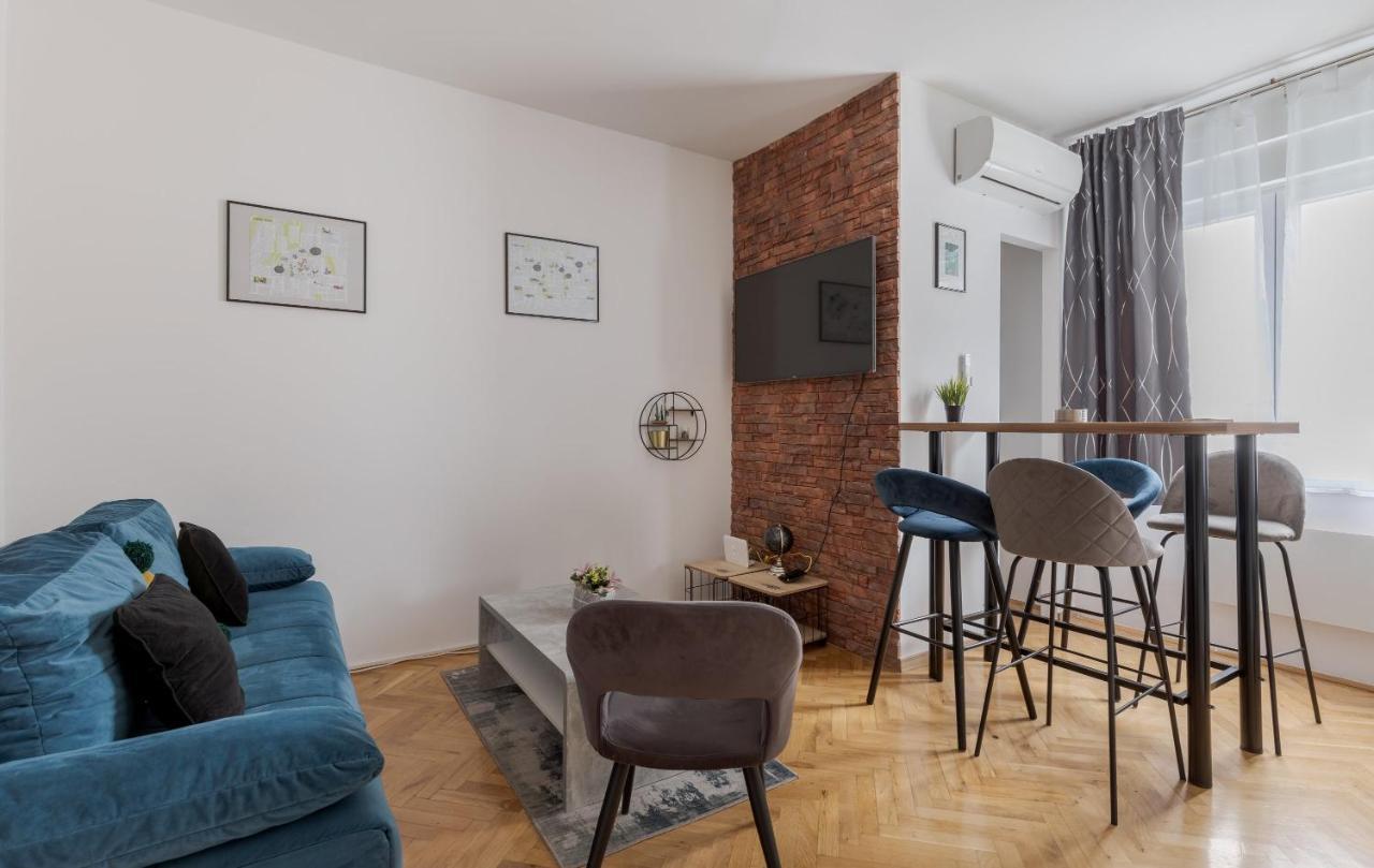 Central Studio With Private Parking