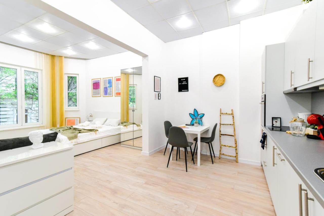 Stunning Duplex Condo In City Center For 2 Couples