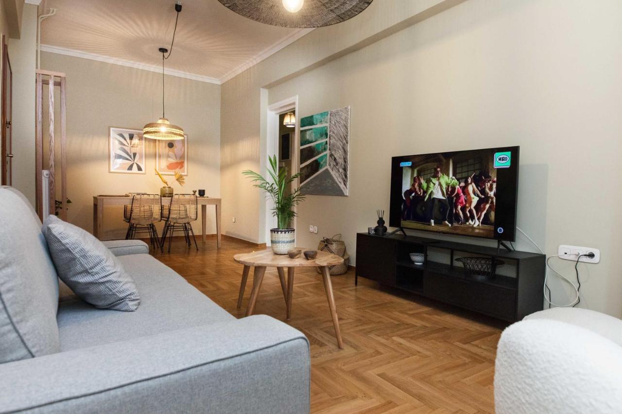 Pagrati Urban Oasis Getaway 2bd Apt With Balcony