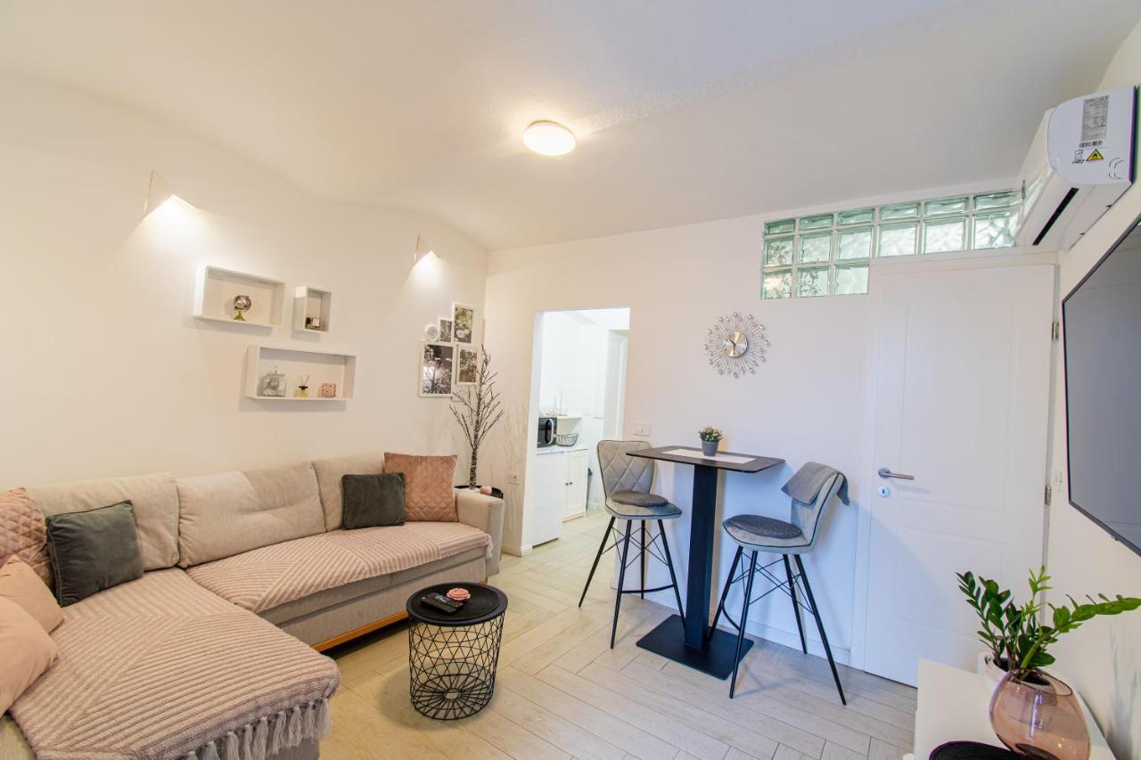 Flexible Selfcheckins 44 Zagreb New Center