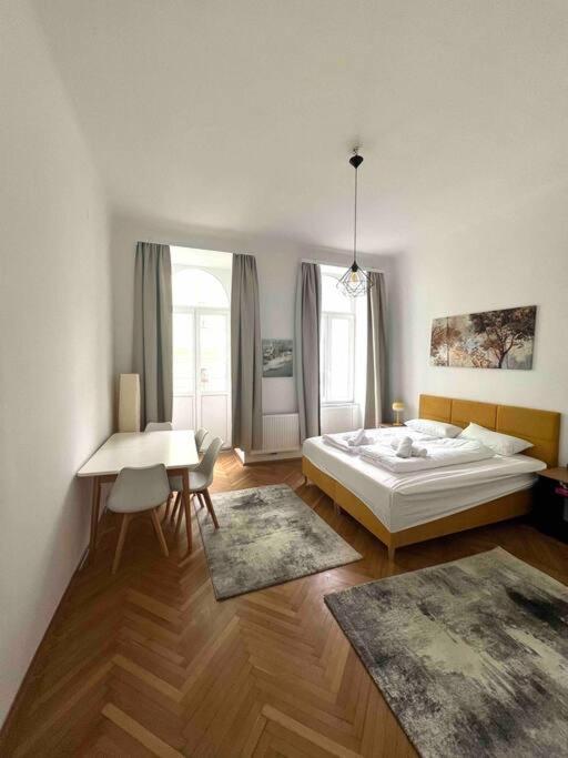 Authentic 2-bedroom Apartment