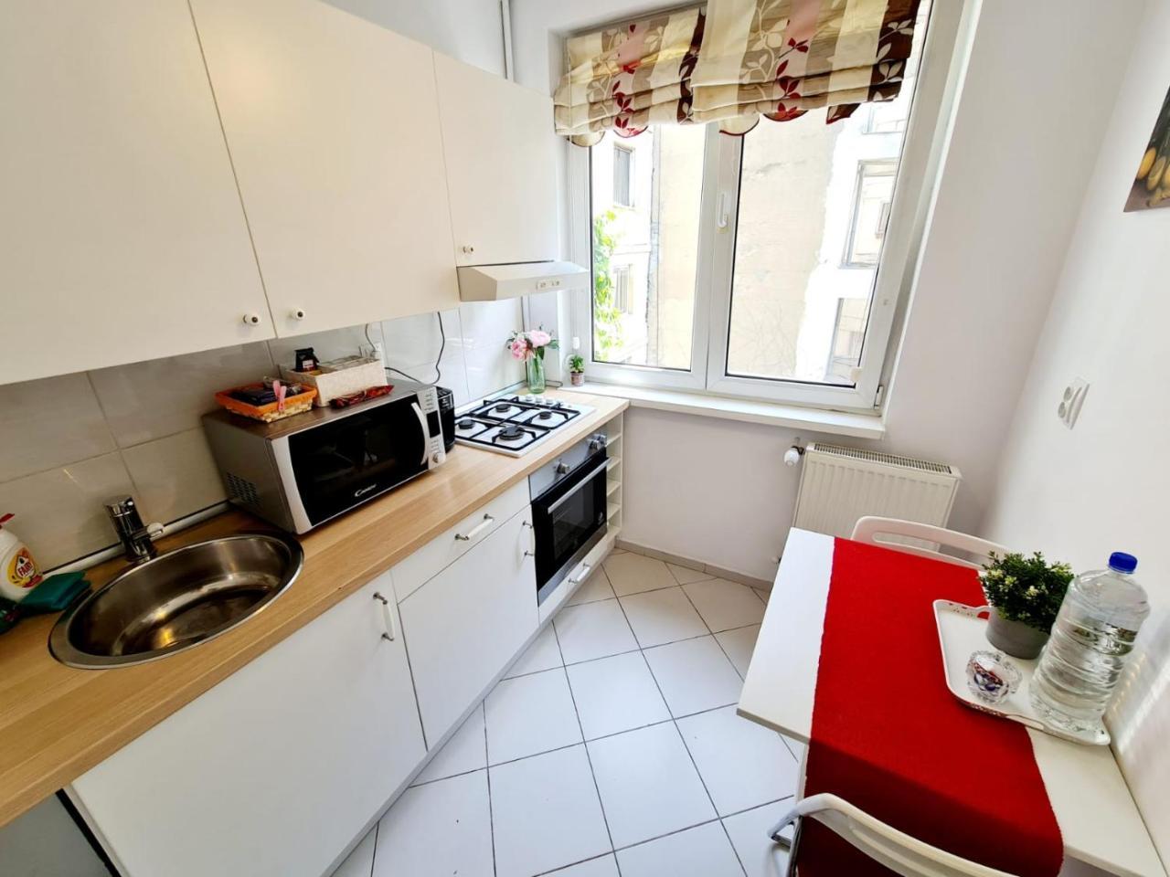 Downtown, Ideal For Longer Stays, Family Friendly Apartment Nb73a