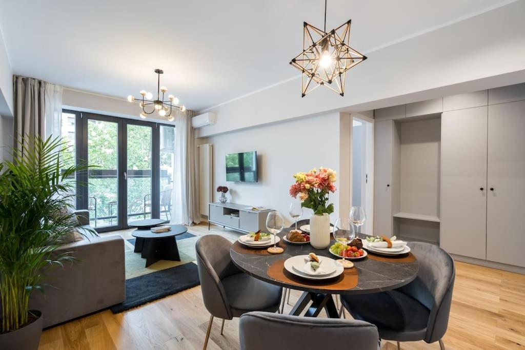 Sunny 2br Flat Top Location 3 Balconies