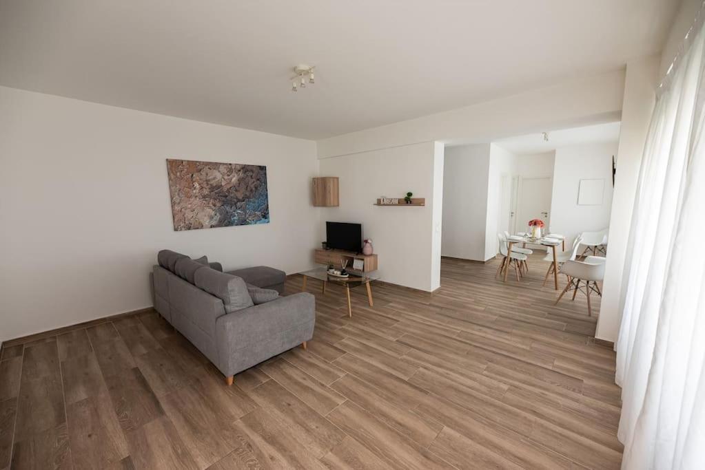 Bright 2br Apartment In Palaio Faliro-
